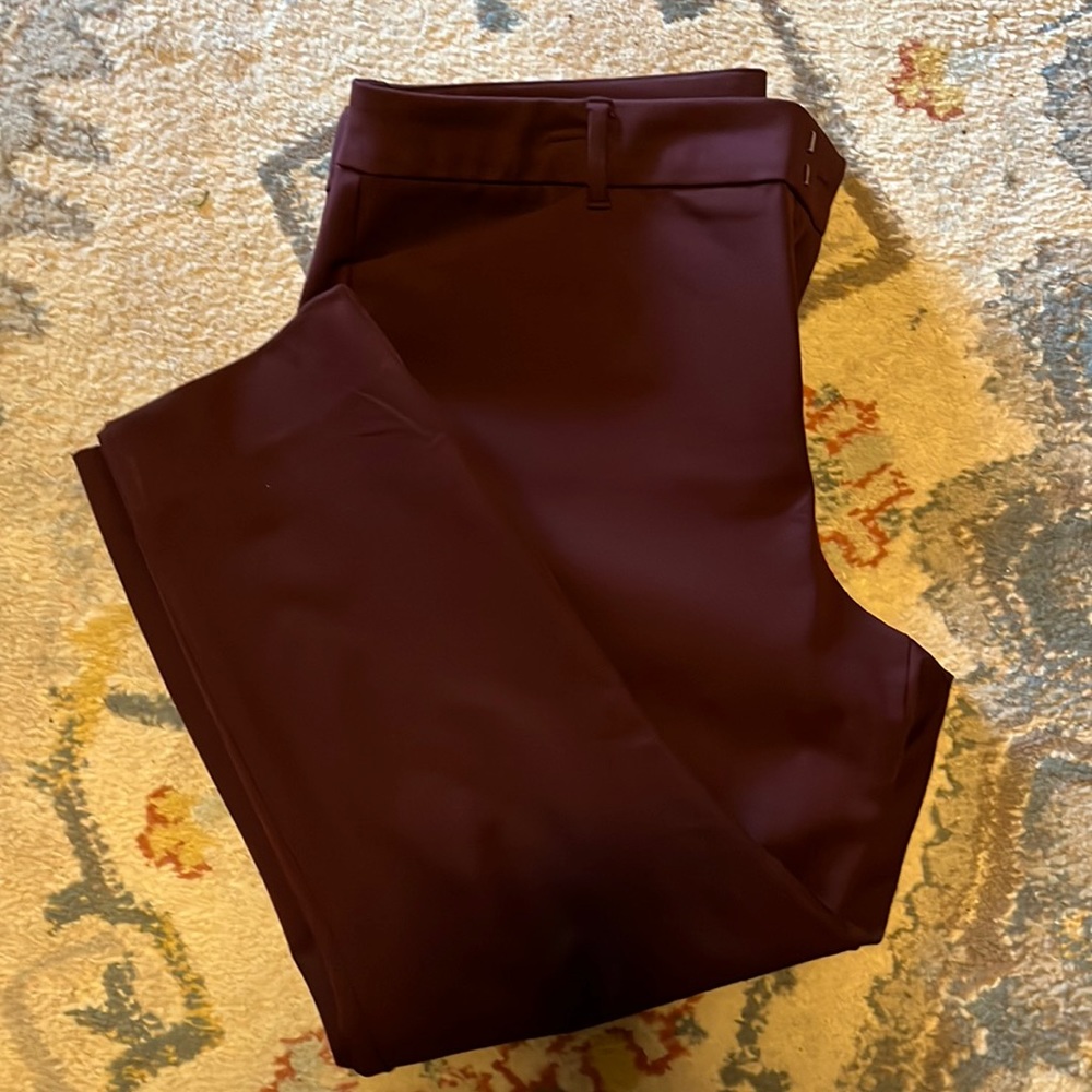 Maroon NWOT Old Navy Pixie Pants